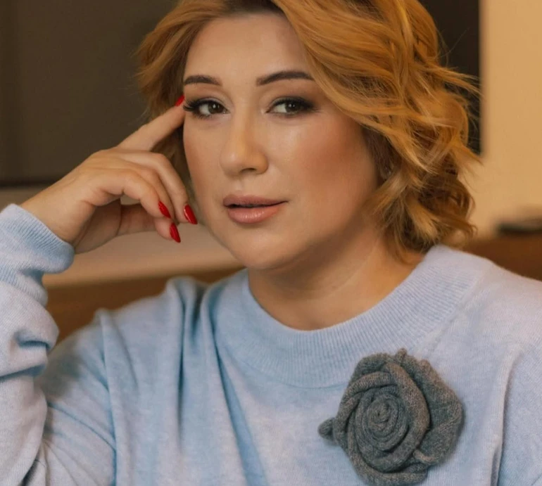 Вибухнув просто у дворі: Січкар показала наслідки влучання дрона в її маєток під Києвом. Фото