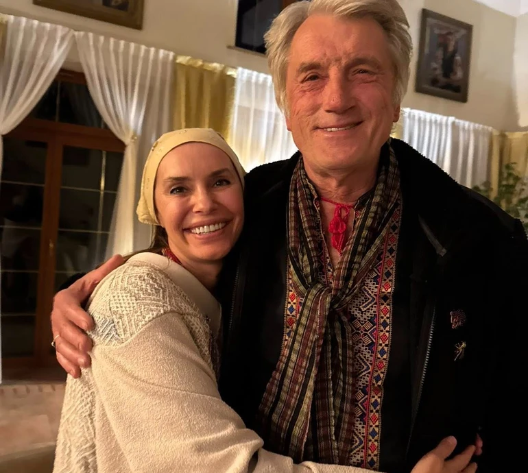 Сімейна фішка: Віталіна Ющенко розсекретила особливу прикрасу, створену з ініціативи тата, та розказала, де зараз її діти