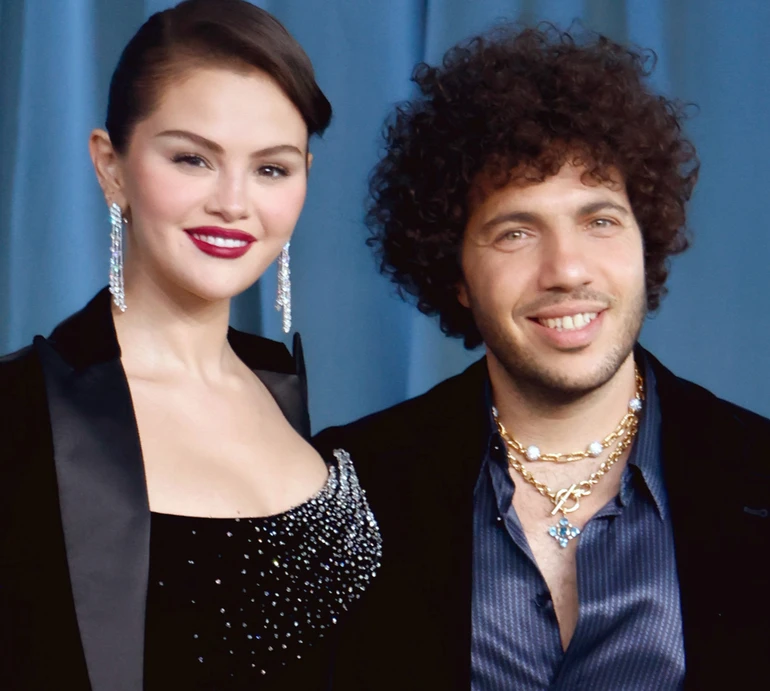 В оксамиті від Armani: ошатна Гомес з чоловіком вперше після весілля показалися на людях в Лос-Анджелесі. Фото