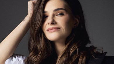 Мовчання фактів гучніше за чутки: Остапчук без бра розчахнула сорочку на ч/б портретах