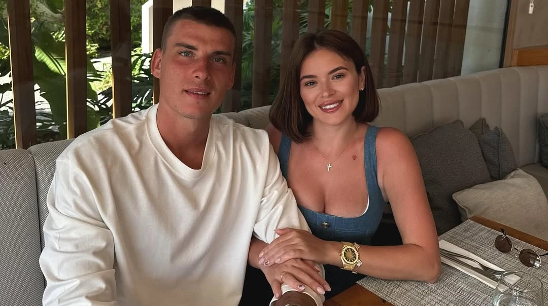 Чемпіон із раптових танців: дружина Луніна привітала його з 27-річчям кумедними фото