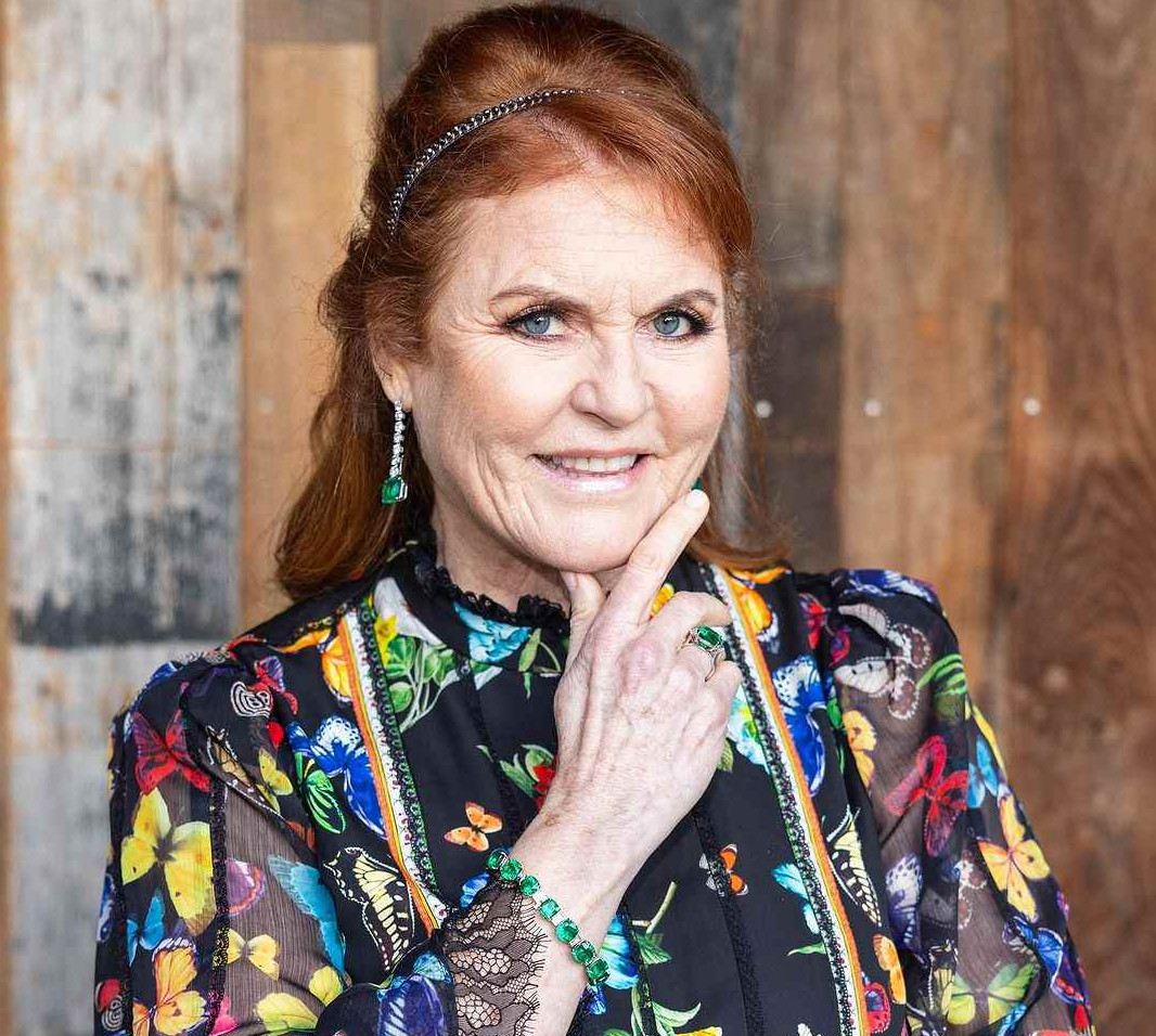 Мене постійно про це питають: мама принцес Беатріс та Євгенії відповіла, чи збирається знову вийти за їхнього тата, з яким живе під одним дахом