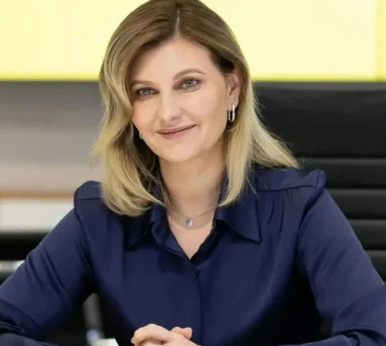 Авторський тризуб і відтінок вохри: Зеленська показалася в оригінальній вишиванці