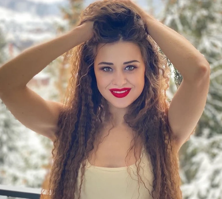 Ексдружина DziDzio здивувала фігурою у купальнику на 20 день після пологів