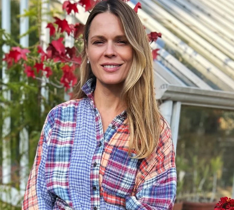 Фреймут у картатій сорочці показала розваги з молодшими дітьми в осінньому Лондоні. Яскраві фото