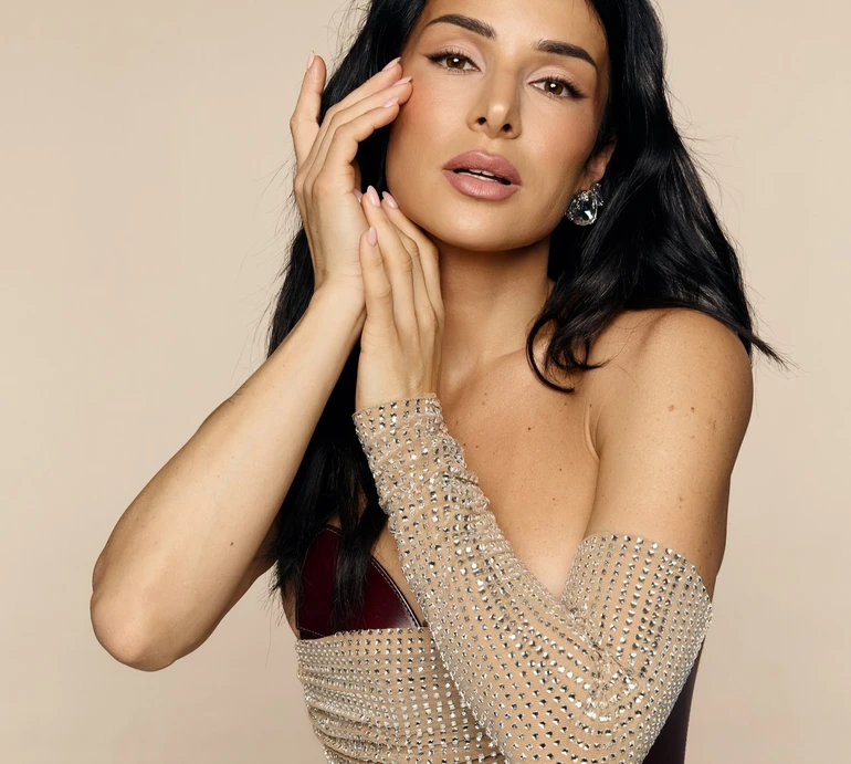 Ціную кожну помилку: Огнєвіч з нагоди ювілею попозувала в кришталиках і корсеті та поміркувала про свою силу. Фото