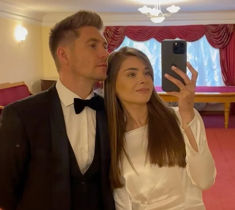 Нада брать: дружина Остапчука згадала, як він не планував з нею нічого серйозного та як їхні батьки відреагували на одруження