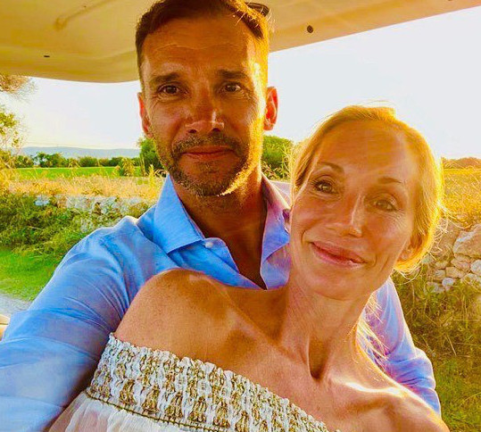 Дружина привітала Шевченка з 21-ю річницею шлюбу їхнім фото в молодості