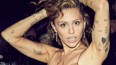 Оголена Майлі Сайрус прикрила груди на обкладинці відомого глянцю. Фото