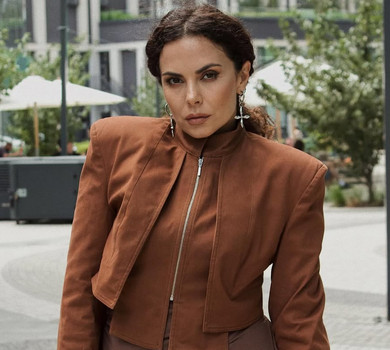 Каменських здивувала новою трендовою зачіскою та покружляла в бюстьє і лосинах. Відео