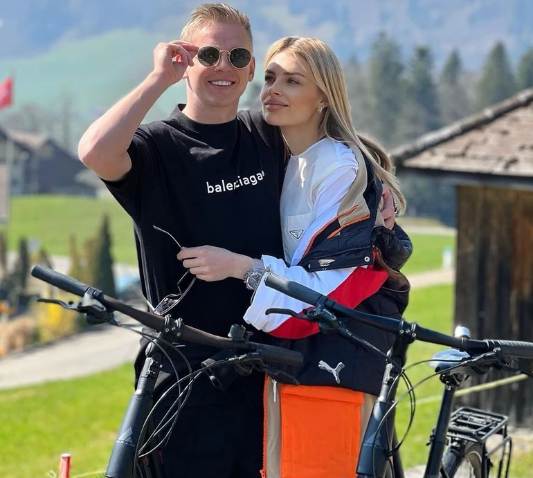 Сильно тебе любимо: дружина Зінченка привітала його з 27-річчям родинним портретом. ФОТО