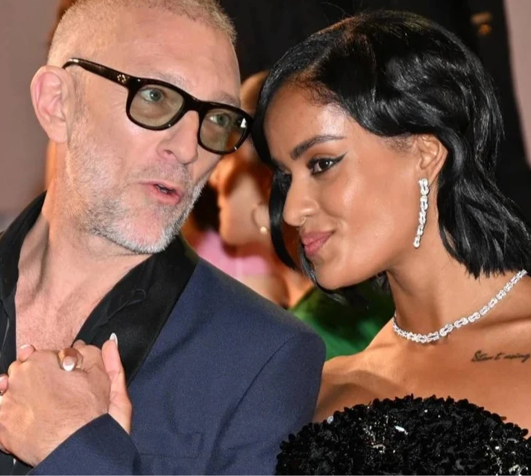 Вагітна кохана Касселя вразила кардинальною зміною образа. Фото