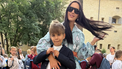 Мішина з голим животом, Джамала у вишитій сукні та Сагайдачна в міні: як українські зірки своїх дітей відвели на перший дзвоник. Фото