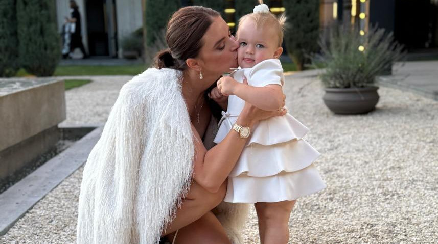 Дружина Усика привітала їхній маленький скарб з 2-річчям теплими сімейними фото