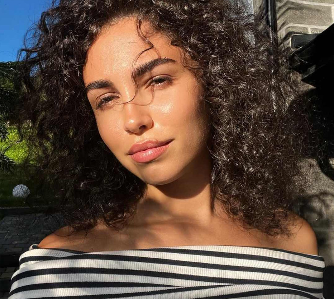 Давно хотіла: Богдан похвалилася свіжозробленим пірсингом на обличчі