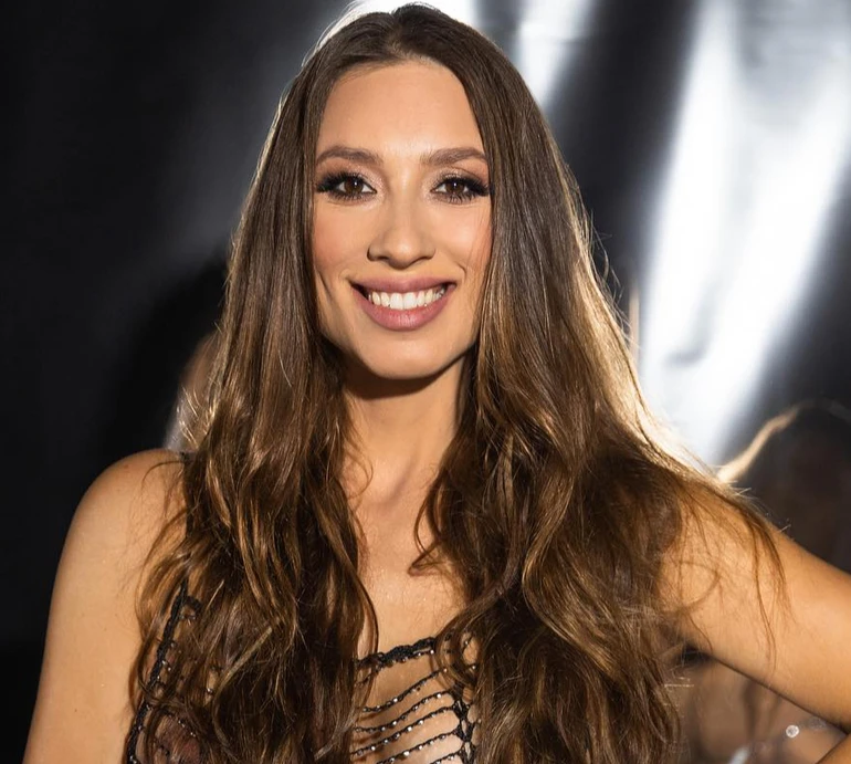 Кінцівки оніміли: Шульгіна в купальнику показала, як дбає про тіло після пологів та похвалилася пласким животом