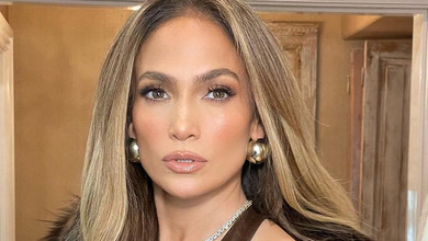 Сукня помсти? Лопес без спіднього вразила ефектним образом на презентації фільму Аффлека. Фото