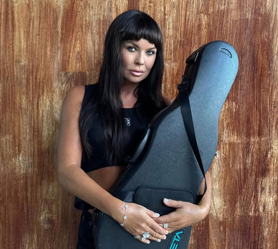 60-річна Ахат у короткому топі похизувалася тілом, яке їй вдячне. Фото