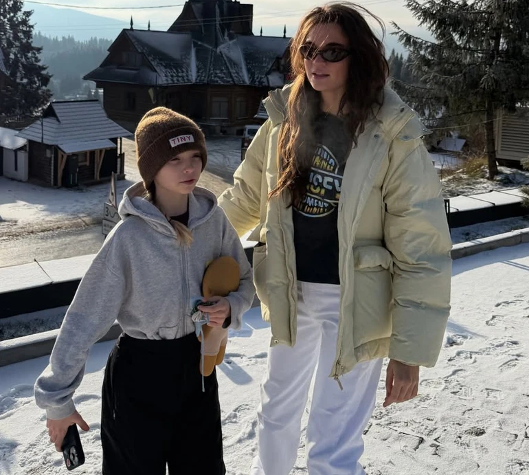 Сільські розваги: Кацуріна показала, в якому куточку країни святкувала з дітьми Різдво. Фото