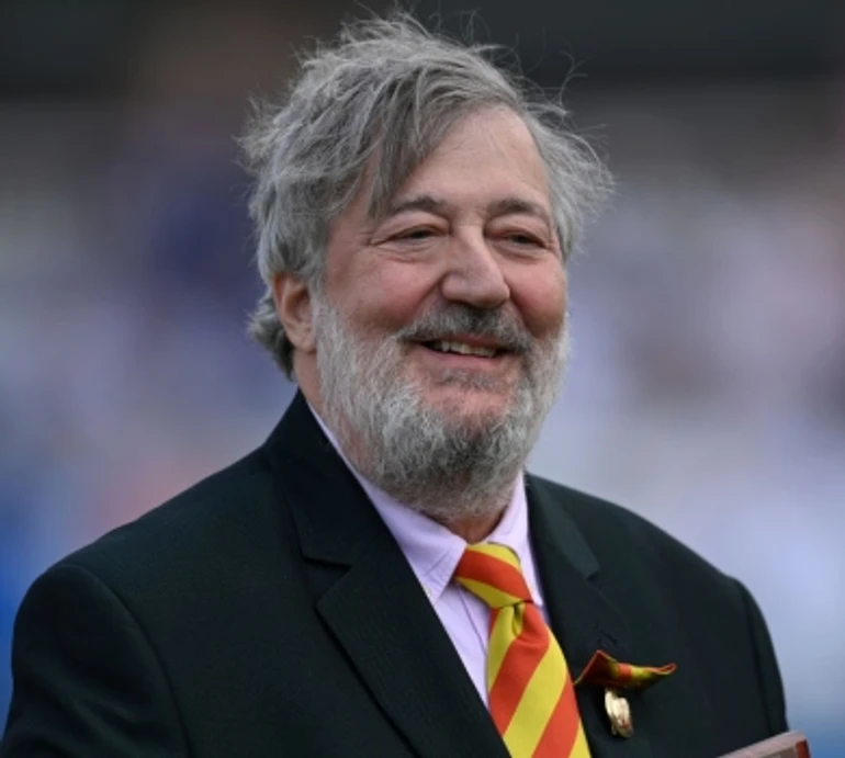 Стівен Фрай: Я би хотів, щоби в Путіна стався якийсь інсульт або його довічно арештували