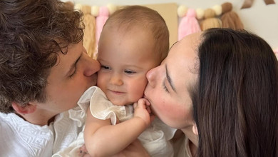 Перші кроки та перша здача крові: Кот і Татарінцева привітали дочку з 9-ма місяцями і показали її святкові фото