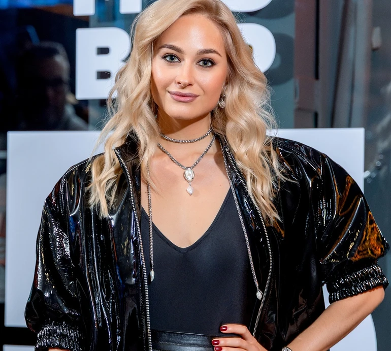 Я не балувана: Цимбалару розповіла про найдорожчий дарунок від кавалера та хто з зіркових чоловіків їй до вподоби