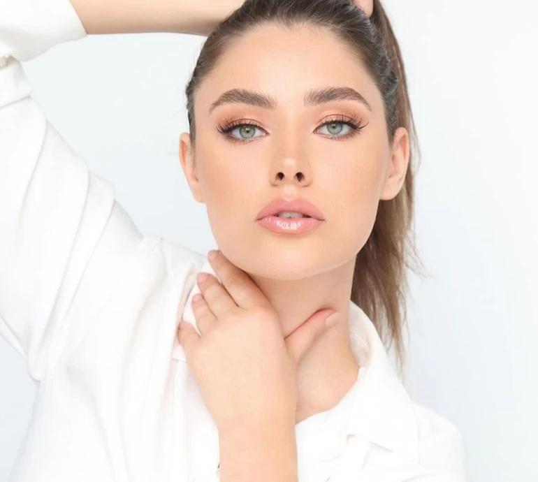 Полумʼяне дефіле: міс Усанова у символічній сукні ефектно пройшлася подіумом еко-конкурсу. Відео