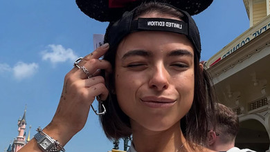 Морозюк топлес креативно пожмякала себе за сідниці. Відео