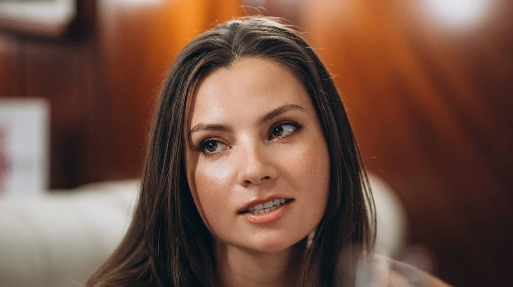 Шпагат, ще й догори дриґом: Хижняк вразила ефектним трюком на турніку