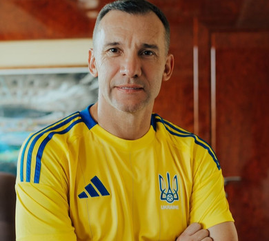 Дякую за незмінну силу: дружина привітала Шевченка з 49-річчям. Фото