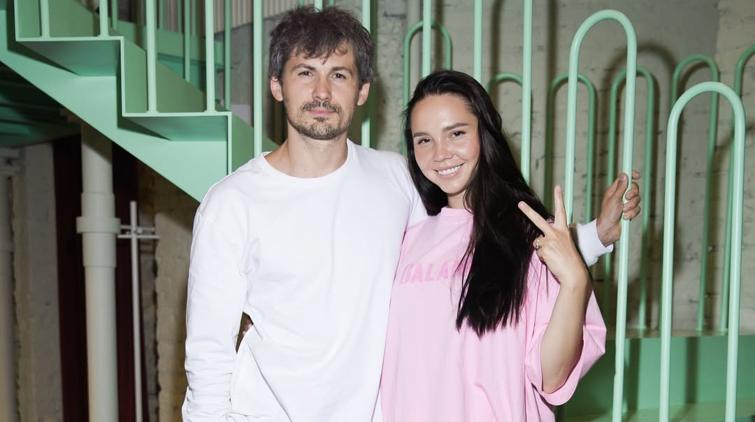 Тропічне весілля, обійми в ліжку і пікантна зйомка: Татарінцева і Кот похвалилася романтичними спогадами з нагоди річниці