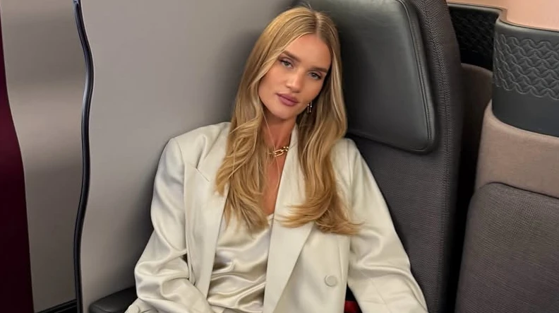 Спокусливий кутюр: наречена Стейтема у сукні з голою спиною і блискітками покрасувалася на яхті в Сіднеї. Фото