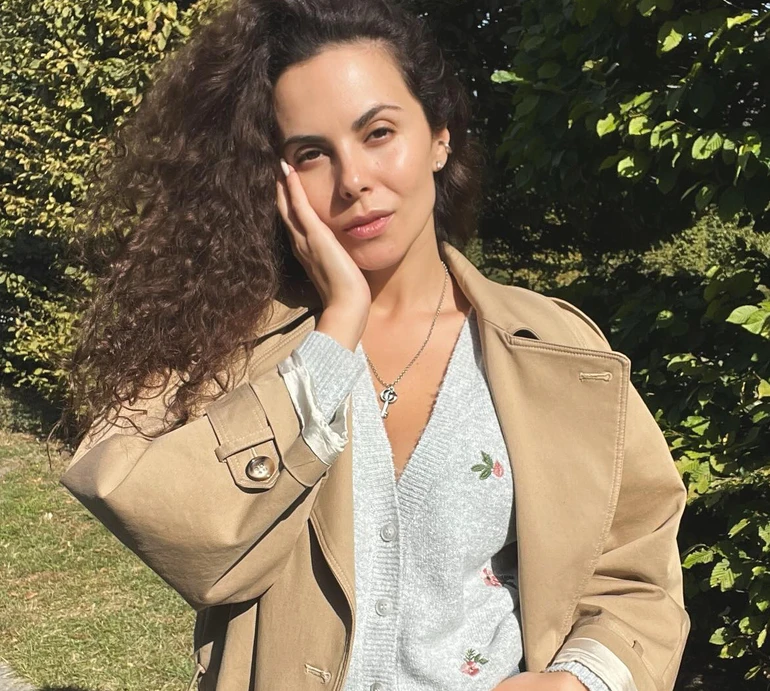 Тренч і декольте: Каменських в осінньому луці поміркувала про заглиблення в себе