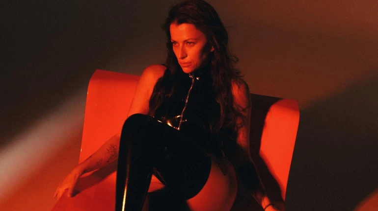 Засновниця Куража Гудкова оголила сідниці в прозорому боді та зізналася, що для неї означає хороший секс