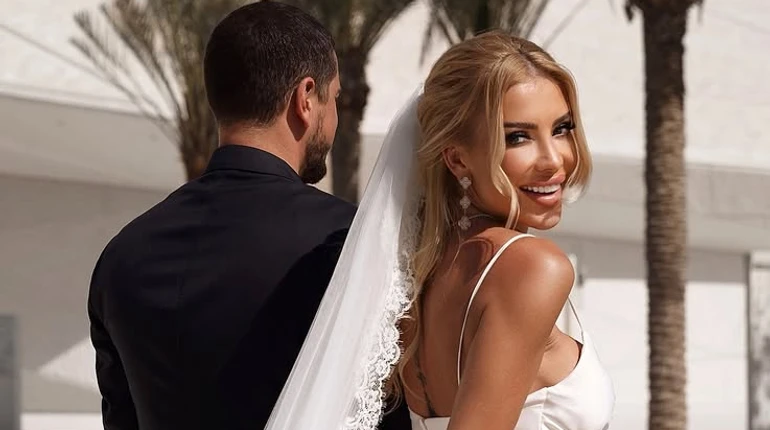 47-річна Крук вийшла заміж та показала весільні фото з Абу-Дабі