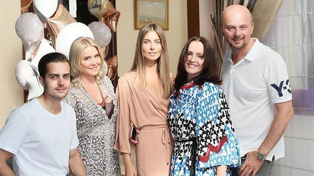 Любов до покійного чоловіка, втеча сина та онука за кордон і важка доля сестер: цікаве про родину Софії Ротару