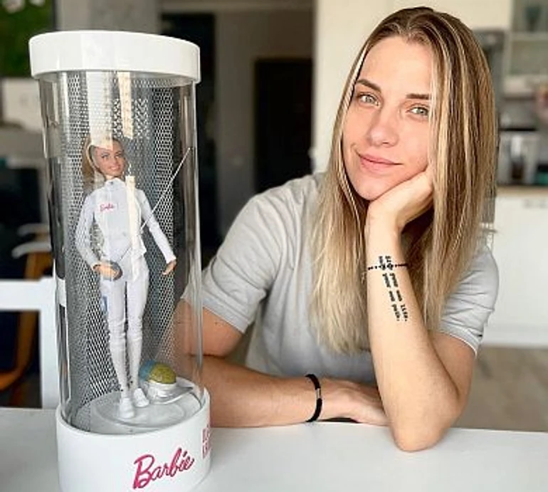 Харлан виставила свою Барбі-копію на благодійний аукціон