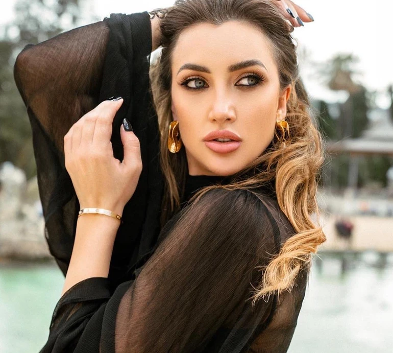 Різатдінова розказала, чому розійшлася з бойфрендом, чи спілкується з Онищенком та скільки має заробляти її обранець