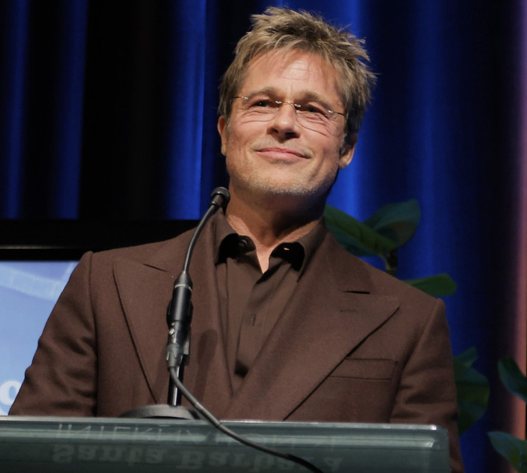 Мама не в захваті: одна з дочок Джолі та Пітта переїжджає до батька - ЗМІ