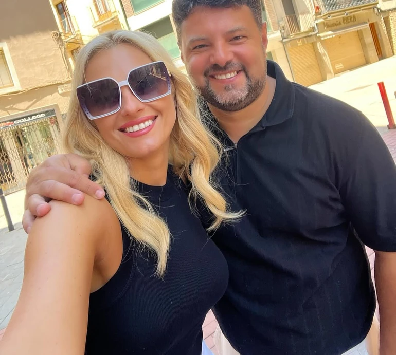 Федишин з синами, чоловіком і батьками наробила сонячних фото на вулицях Барселони