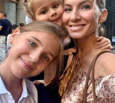 Юрушева у Мілані замилувала селфі з доньками-школярками