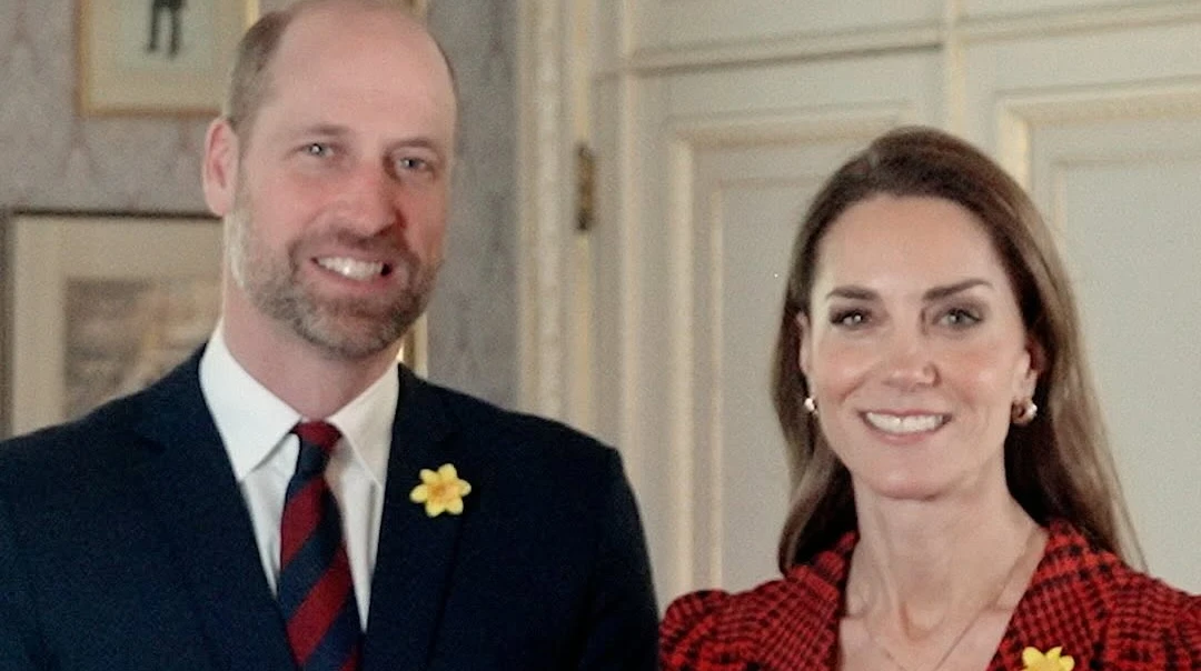 Міддлтон у картатій сукні та сережках за майже $4000 разом з чоловіком звернулася до британців з нагоди свята