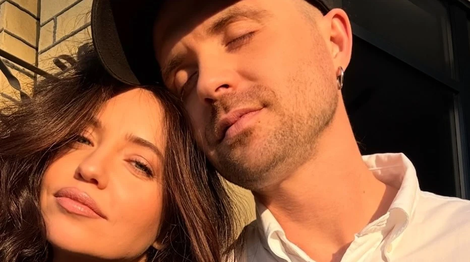 Свої маленькі сімейні традиції: Дорофєєва та Кацурін показали, як вдома приготувати пиріг з лососем та шпинатом