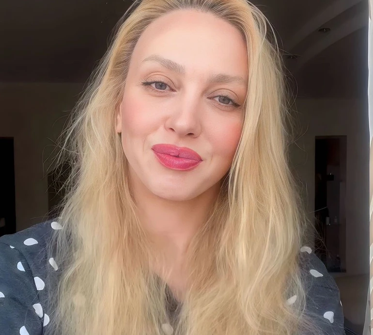 Не з його щастям: Полякова відповіла на закиди про розлучення з чоловіком і пояснила, чому любить засосатися з дівчатами