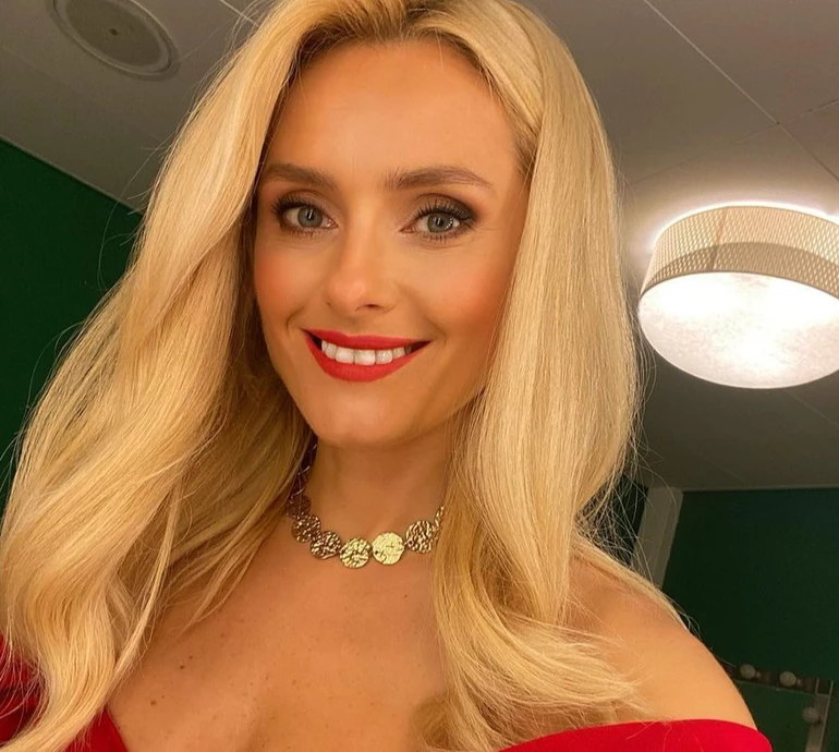 Федишин із чоловіком та синами наробили щасливих фото на тлі історичної пам'ятки в Барселоні