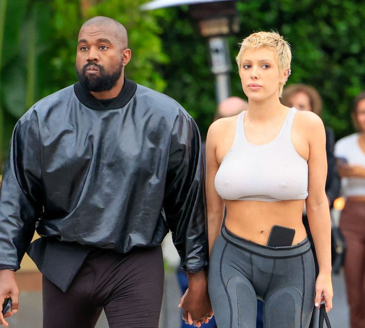 Поводишся як зі шматком м'яса: Каньє Веста рознесли за фото майже голої дружини на кухні