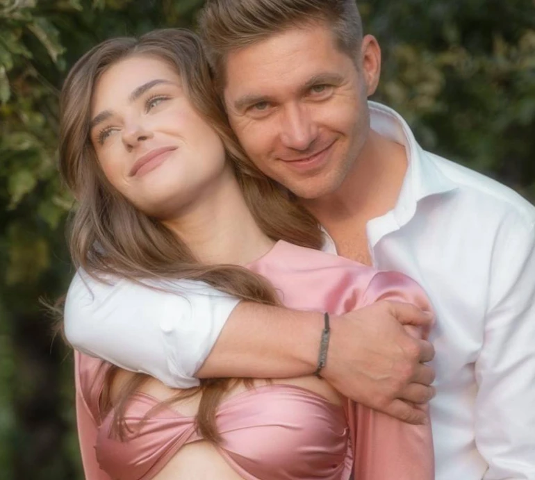 Вибачте, дитяча травма: дружина Остапчука в спідньому показала подарунок, який їй ніколи не дарували