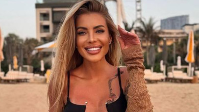 Не дарма ж тренуюсь!: Крук у бікіні похвалилася засмаглими сідницями в дубайському басейні