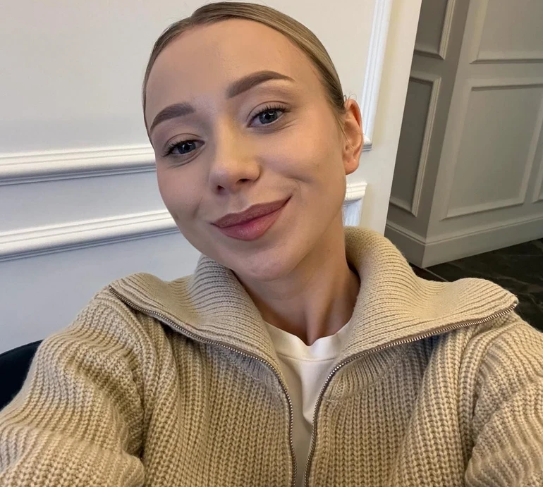 Бути собою: Репяхова з вологим волоссям та яскравим мейком вразила кардинально іншим образом