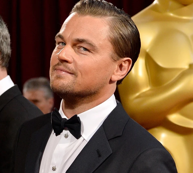 ДіКапріо у нічному клубі підловили за пестощами з коханою. Відео